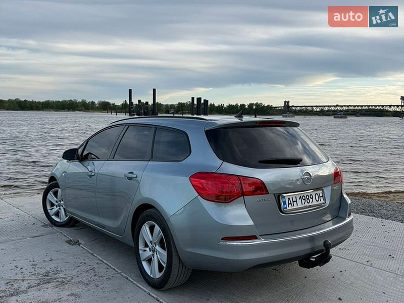 Универсал Opel Astra 2014 в Кременчуге