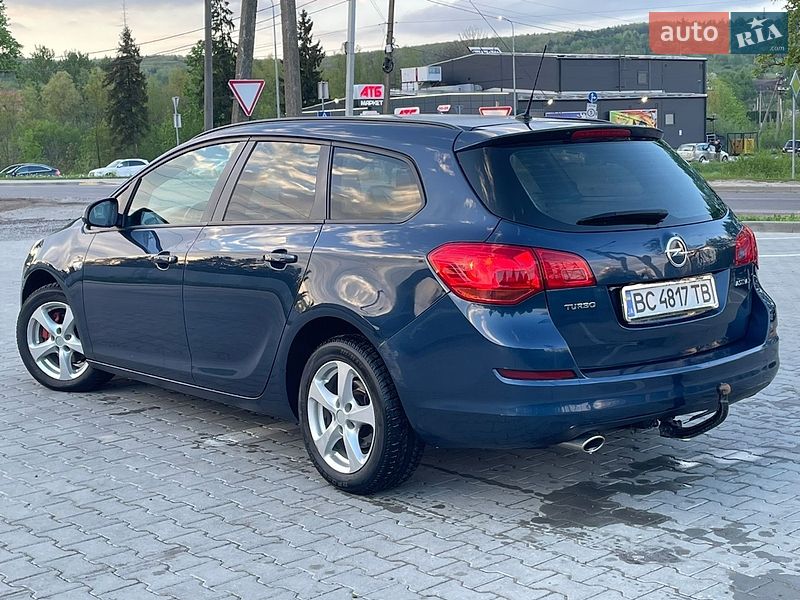 Универсал Opel Astra 2012 в Турке