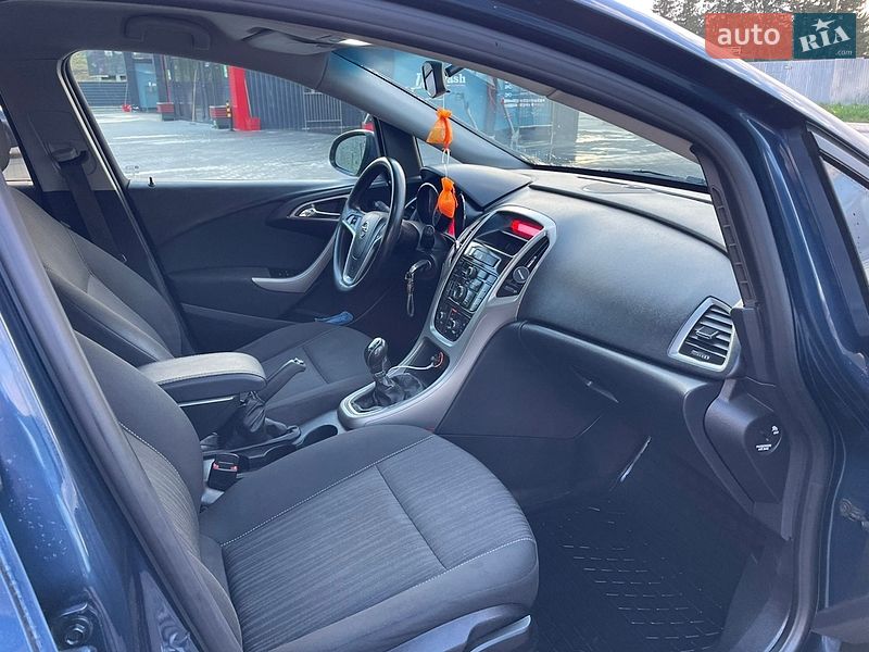 Универсал Opel Astra 2012 в Турке