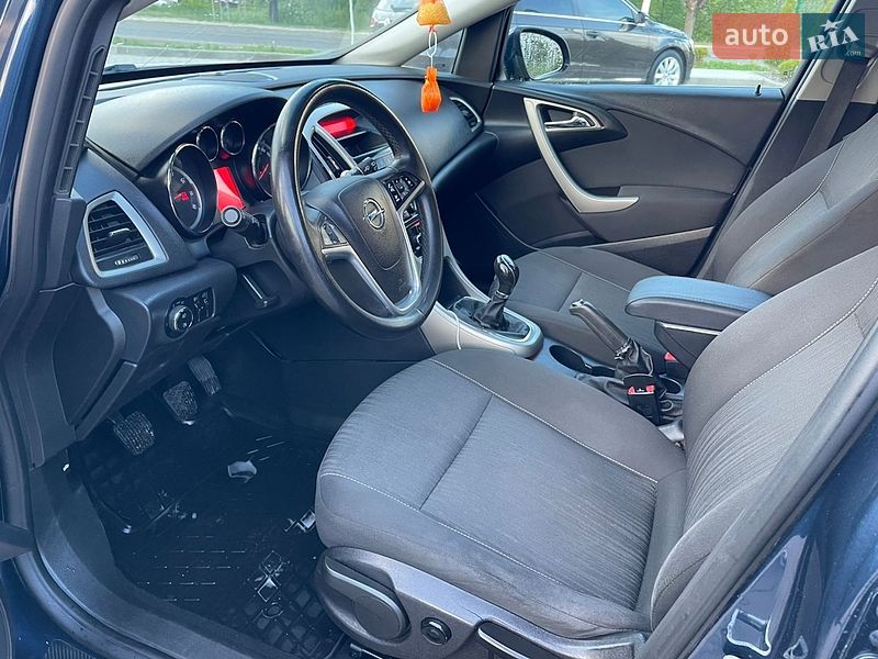 Универсал Opel Astra 2012 в Турке