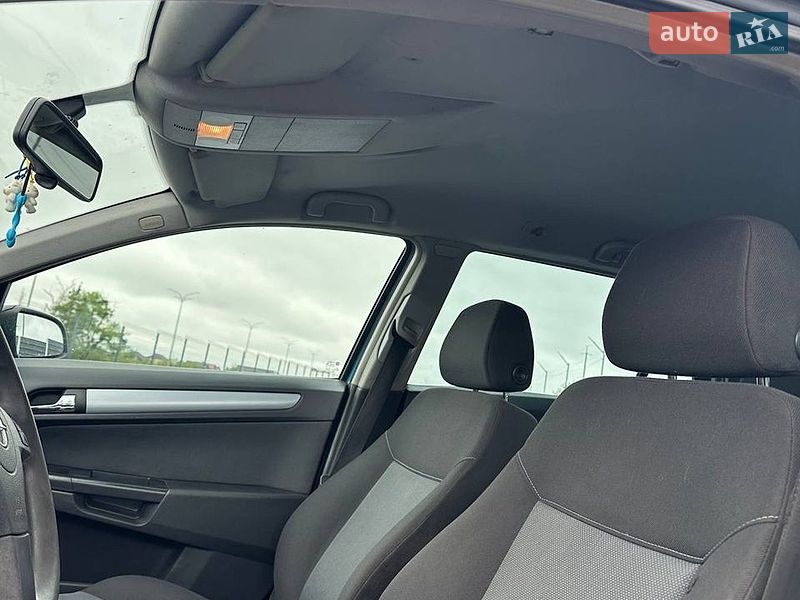 Универсал Opel Astra 2005 в Ровно
