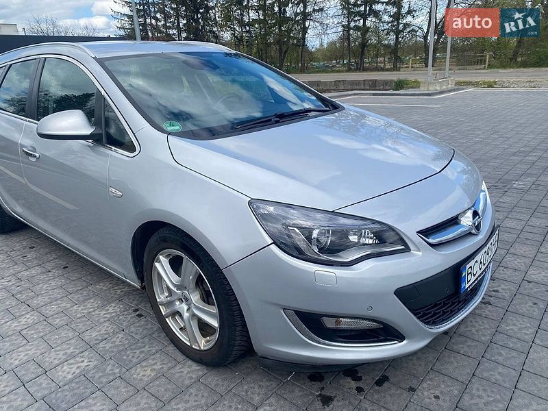 Универсал Opel Astra 2013 в Самборе