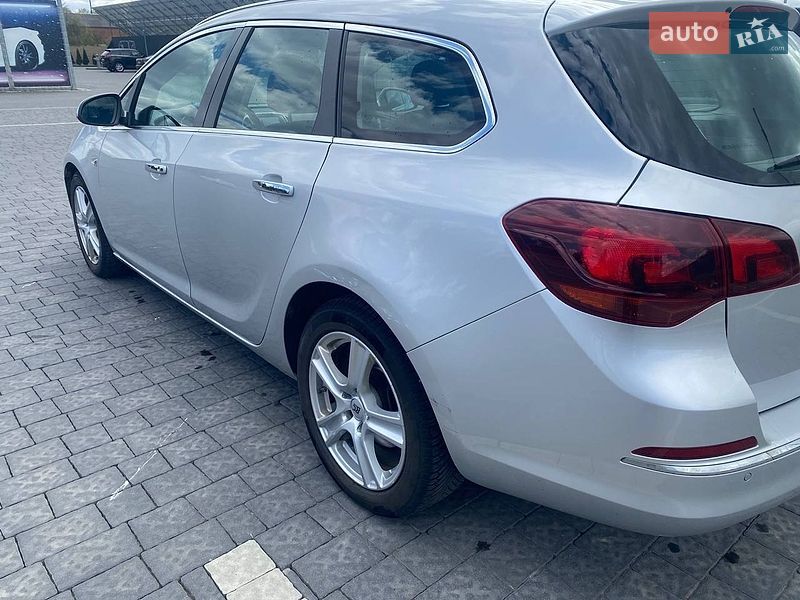 Универсал Opel Astra 2013 в Самборе