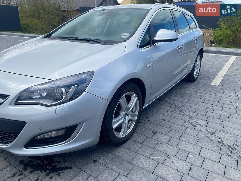 Универсал Opel Astra 2013 в Самборе