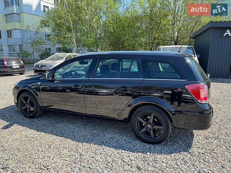 Универсал Opel Astra 2010 в Полтаве