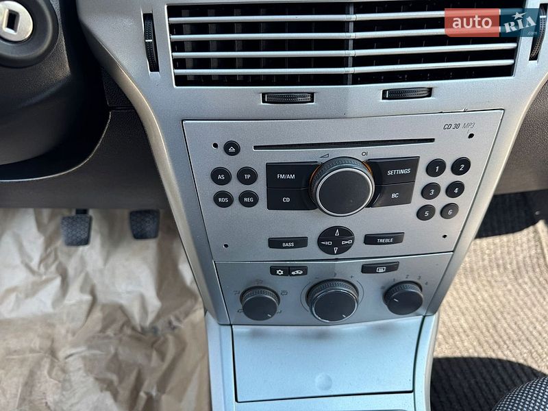 Универсал Opel Astra 2010 в Полтаве