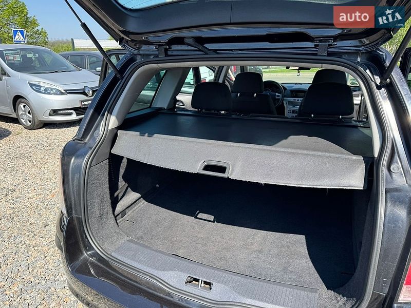 Универсал Opel Astra 2010 в Полтаве
