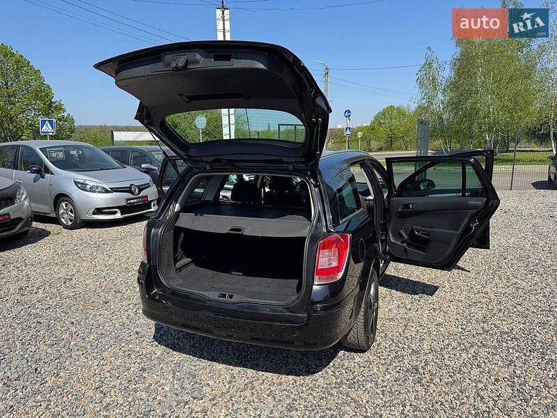 Универсал Opel Astra 2010 в Полтаве