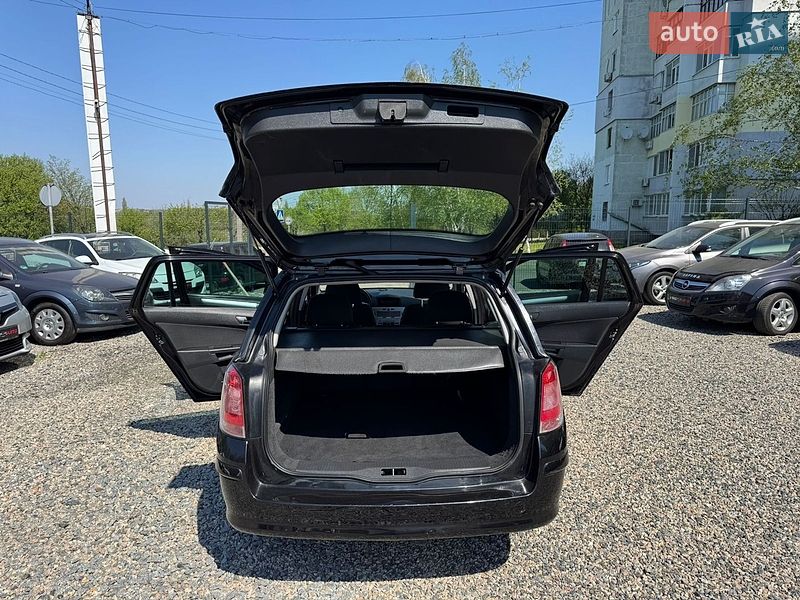 Универсал Opel Astra 2010 в Полтаве