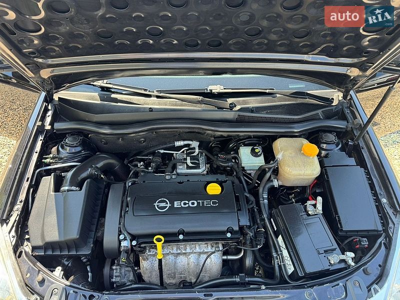 Универсал Opel Astra 2010 в Полтаве