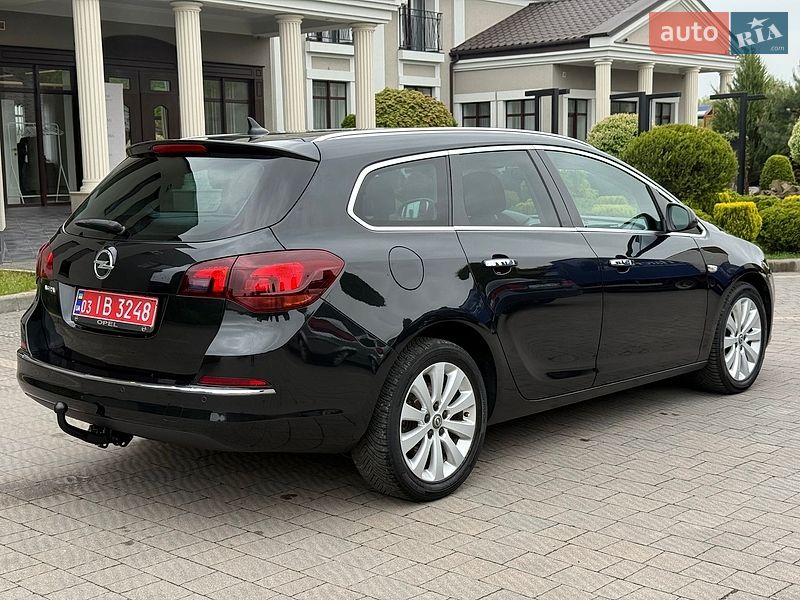 Универсал Opel Astra 2014 в Стрые