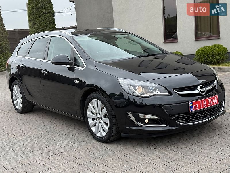 Универсал Opel Astra 2014 в Стрые