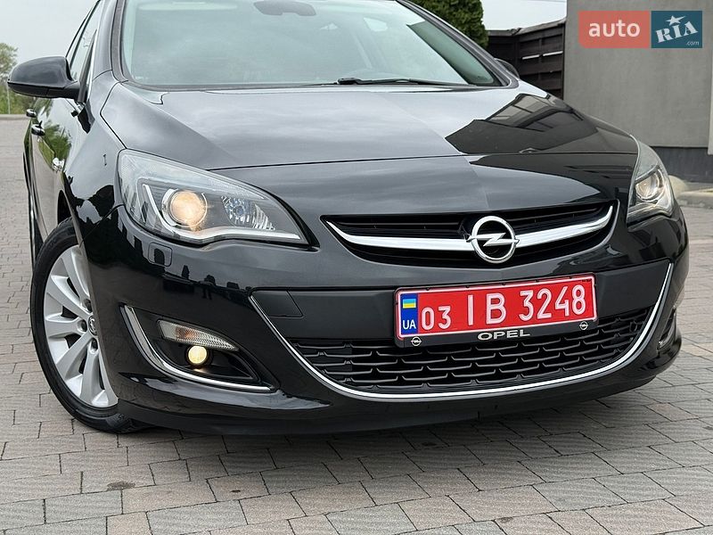 Универсал Opel Astra 2014 в Стрые