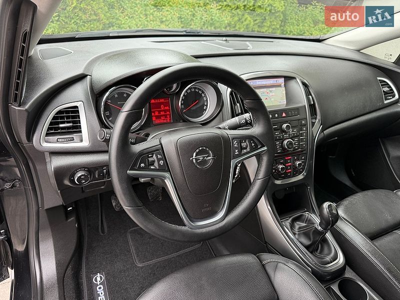 Универсал Opel Astra 2014 в Стрые