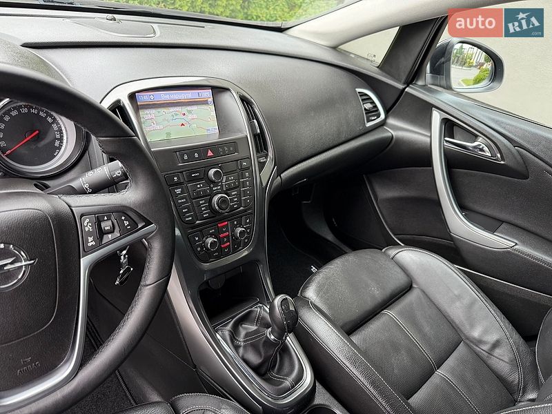 Универсал Opel Astra 2014 в Стрые