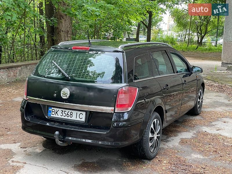 Универсал Opel Astra 2004 в Остроге