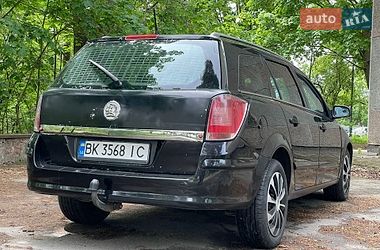 Универсал Opel Astra 2004 в Остроге