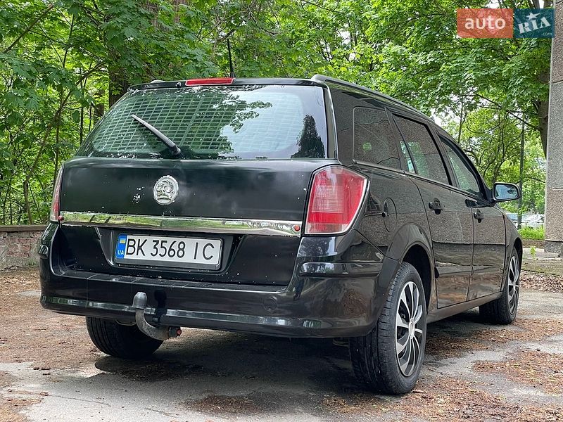 Универсал Opel Astra 2004 в Остроге