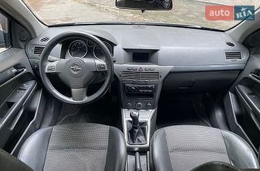 Универсал Opel Astra 2004 в Остроге