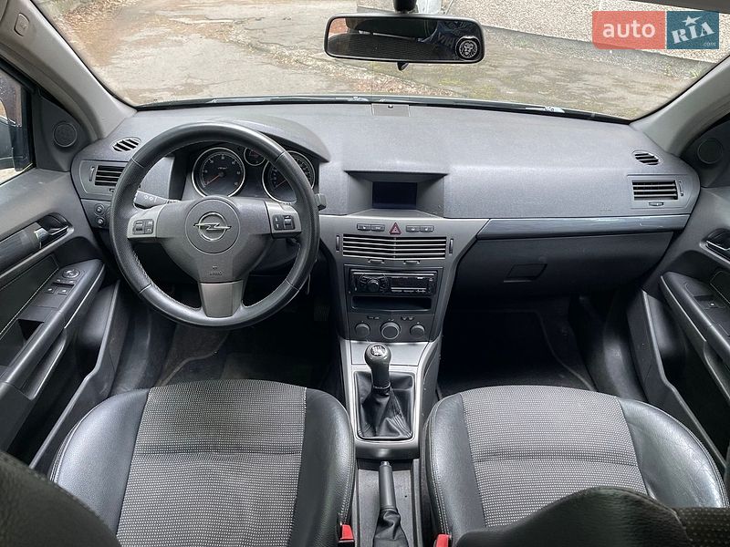 Универсал Opel Astra 2004 в Остроге