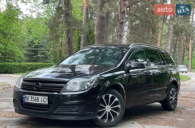 Универсал Opel Astra 2004 в Остроге
