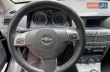 Универсал Opel Astra 2004 в Остроге