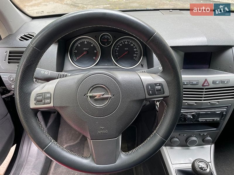 Универсал Opel Astra 2004 в Остроге