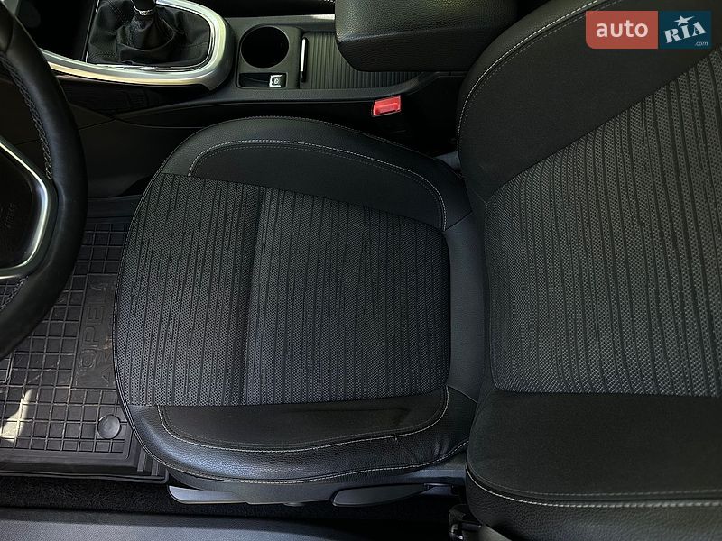 Универсал Opel Astra 2014 в Киеве