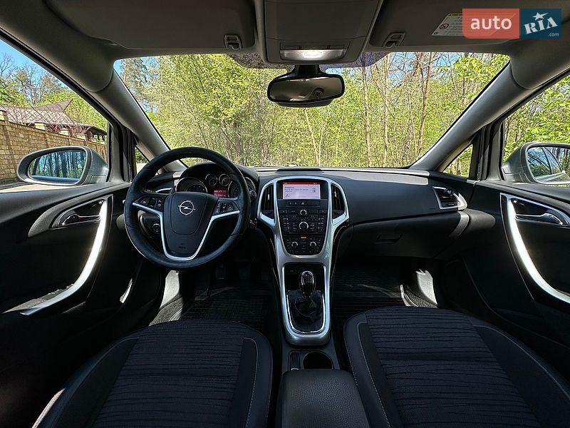 Универсал Opel Astra 2014 в Киеве