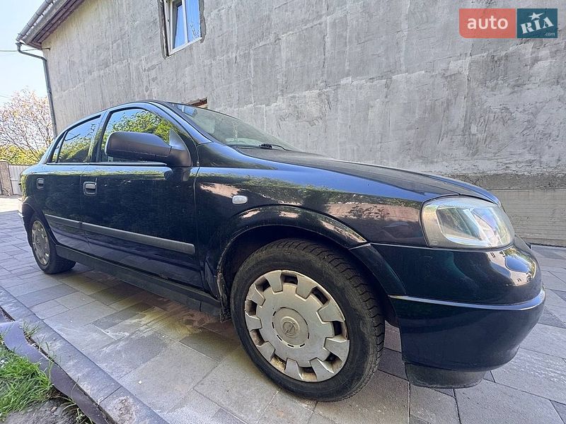 Седан Opel Astra 2007 в Львові