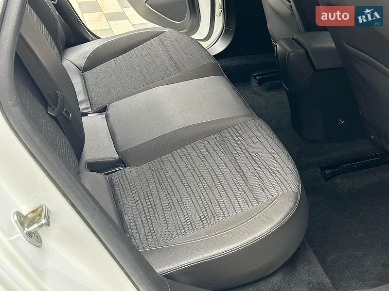 Седан Opel Astra 2017 в Ужгороді