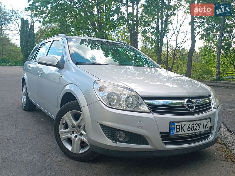 Универсал Opel Astra 2009 в Ровно