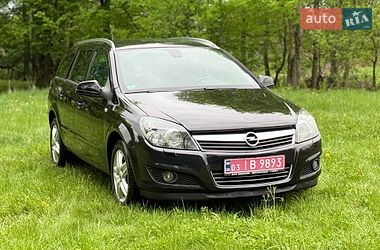 Універсал Opel Astra 2010 в Сумах