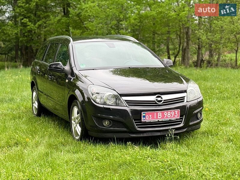 Універсал Opel Astra 2010 в Сумах