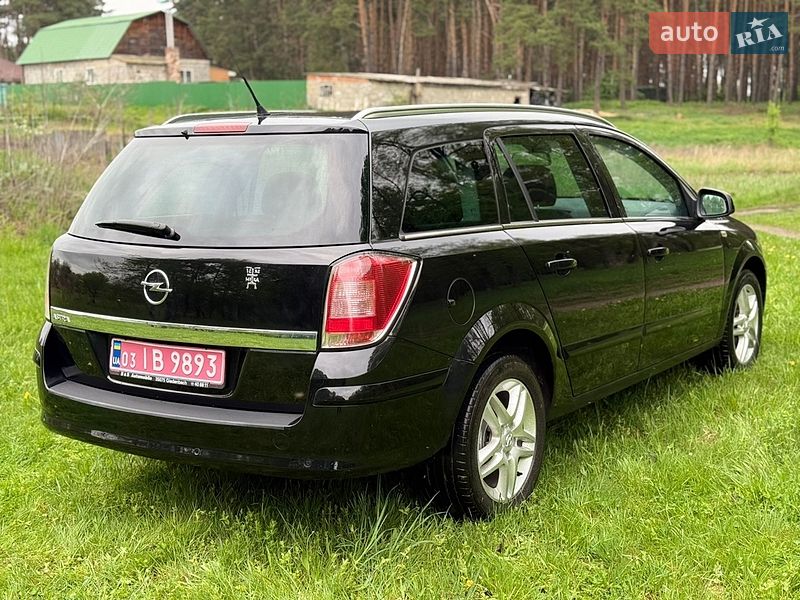 Універсал Opel Astra 2010 в Сумах