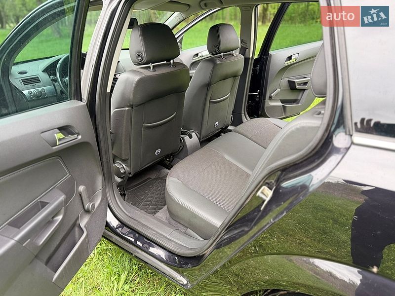 Універсал Opel Astra 2010 в Сумах