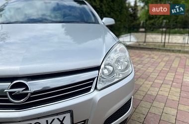 Универсал Opel Astra 2008 в Жовкве