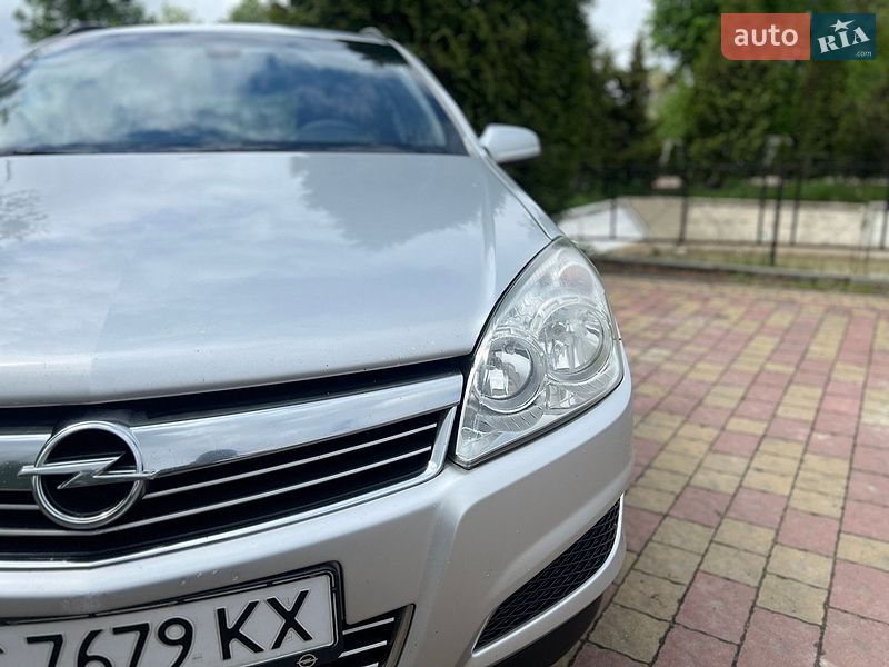 Универсал Opel Astra 2008 в Жовкве