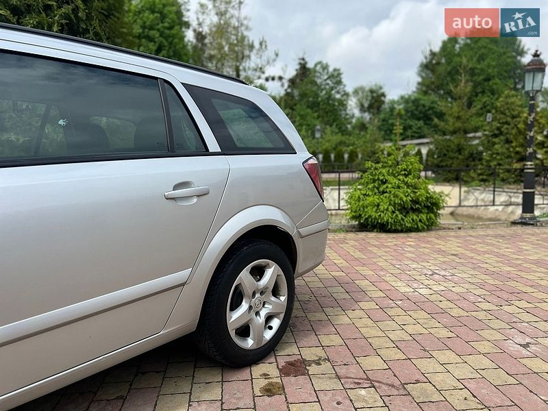 Универсал Opel Astra 2008 в Жовкве