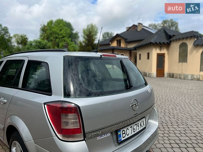 Универсал Opel Astra 2008 в Жовкве