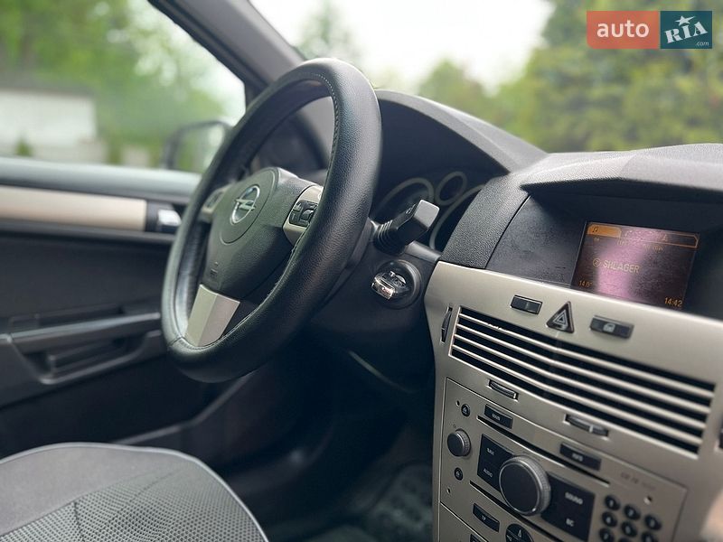 Универсал Opel Astra 2008 в Жовкве