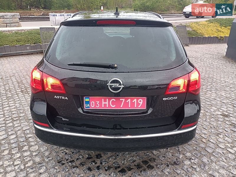 Универсал Opel Astra 2015 в Львове