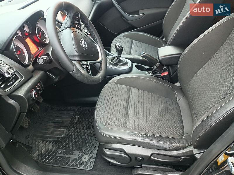 Универсал Opel Astra 2015 в Львове
