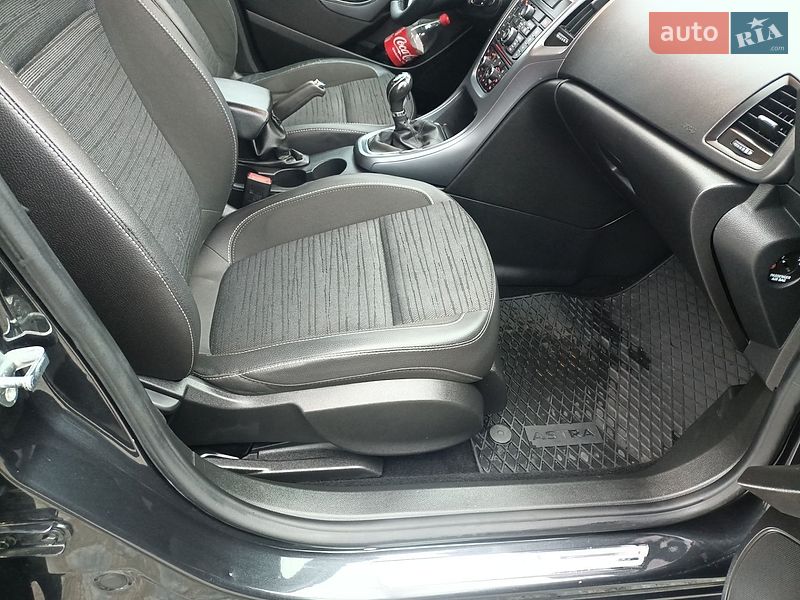 Универсал Opel Astra 2015 в Львове