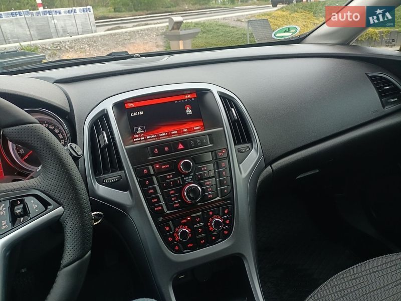 Универсал Opel Astra 2015 в Львове