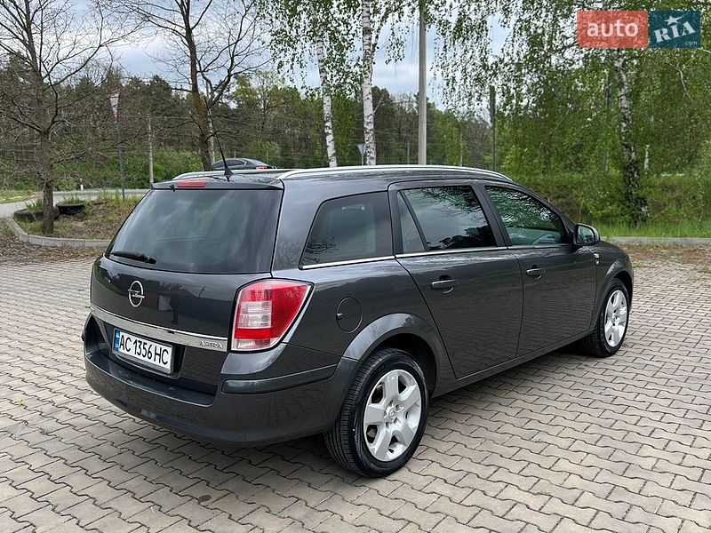Универсал Opel Astra 2010 в Луцке