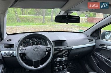 Универсал Opel Astra 2010 в Луцке