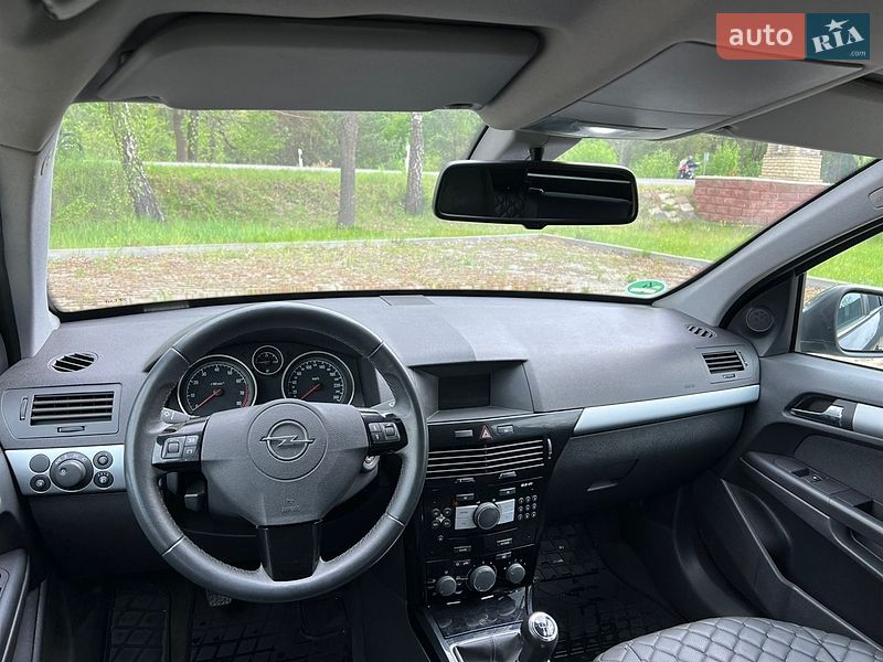 Универсал Opel Astra 2010 в Луцке