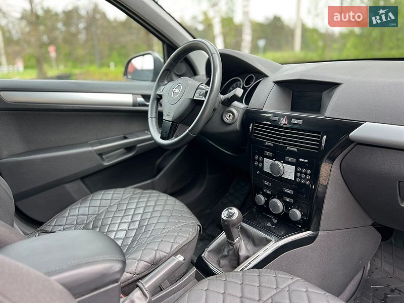 Универсал Opel Astra 2010 в Луцке