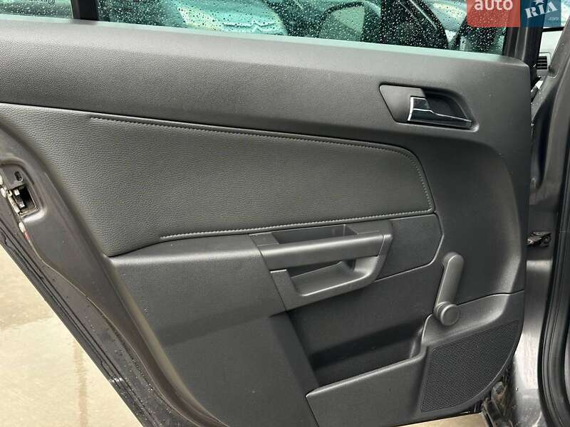 Универсал Opel Astra 2010 в Львове